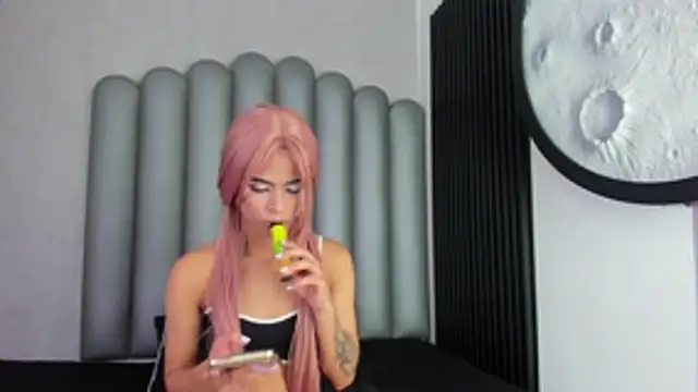 luna-bella  online show from May 13, 3:26 am