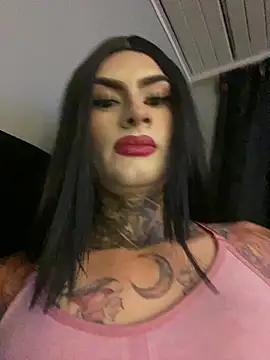 Snapshot of valen_lewiiz chatting on June 11, 10:24 am valen lewiiz online show from June 11, 10:24 am