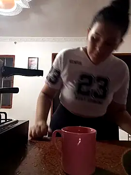 Snapshot of claabella chatting on April 15, 3:41 pm claabella online show from April 15, 3:41 pm