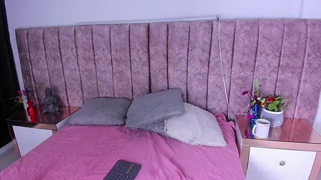 Snapshot of Dahlia_rossee chatting on June 16, 8:11 pm Dahlia rossee online show from June 16, 8:11 pm
