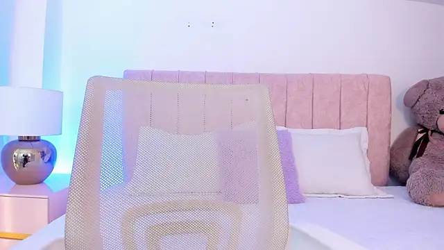 MiaFire   online show from May 23, 7:07 pm