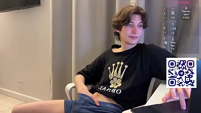 Snapshot of swaggenjoyer chatting on June 13, 7:45 pm swaggenjoyer online show from June 13, 7:45 pm