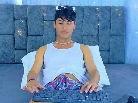 IhanKing online show from May 10, 1:38 pm