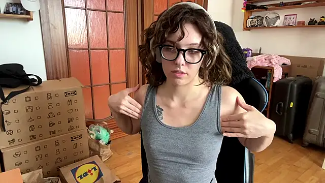 PillowPeachX online show from May 18, 10:10 am