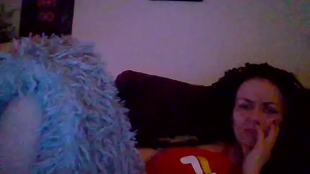 shyhornymommy online show from April 18, 12:36 am