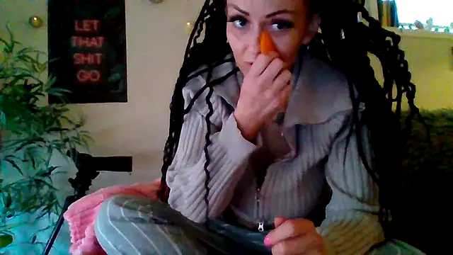 shyhornymommy online show from April 26, 2:53 am