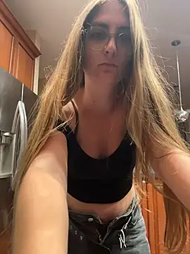 Snapshot of prettykitttty chatting on August 2, 3:49 am prettykitttty online show from August 2, 3:49 am