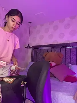 Alahia pink  online show from April 17, 5:10 am