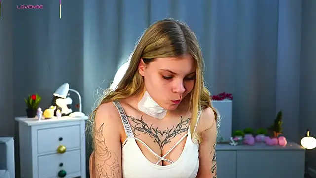 Snapshot of LesleeOpenshaw chatting on April 14, 2:45 pm LesleeOpenshaw online show from April 14, 2:45 pm