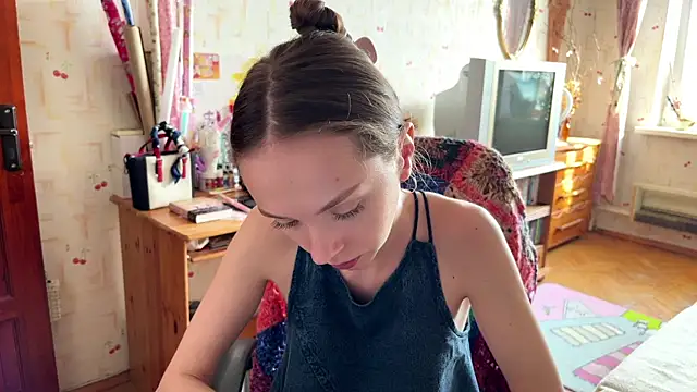 AdriannaBill online show from June 9, 2:39 pm