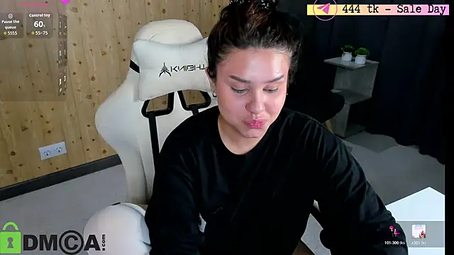 nicolewoss online show from June 20, 4:48 am