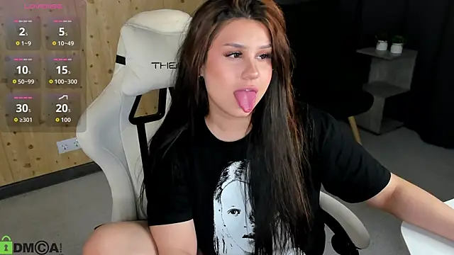 nicolewoss online show from July 2, 3:06 am