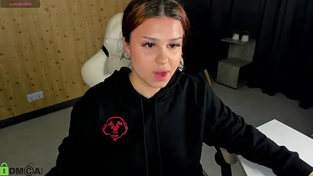 nicolewoss online show from July 13, 11:02 am