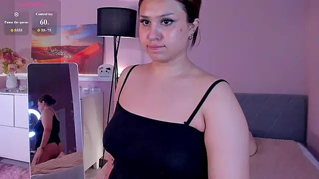 nicolewoss online show from July 20, 11:34 am