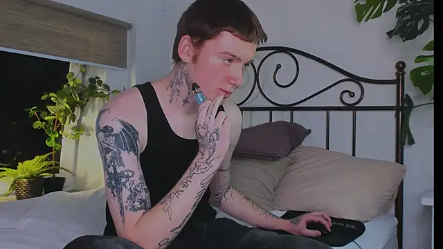 Snapshot of JusttJustin chatting on April 16, 7:36 pm JusttJustin online show from April 16, 7:36 pm