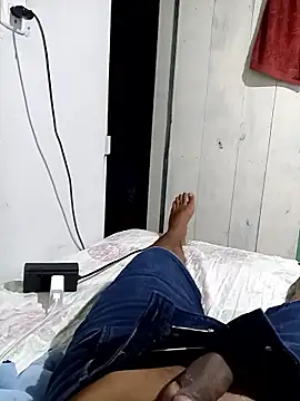 Snapshot of Vitor01aaa chatting on April 15, 3:35 am Vitor01aaa online show from April 15, 3:35 am