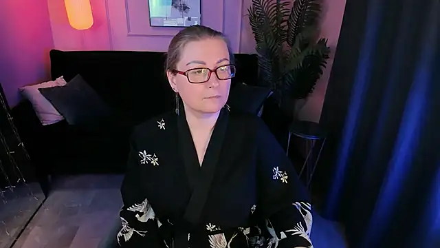 Snapshot of Alexandra_Kind chatting on April 14, 11:55 pm Alexandra Kind online show from April 14, 11:55 pm