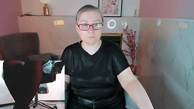 Snapshot of Alexandra_Kind chatting on May 1, 1:26 pm Alexandra Kind online show from May 1, 1:26 pm