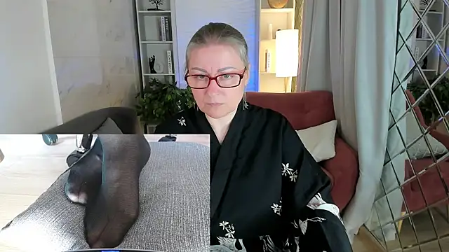 Snapshot of Alexandra_Kind chatting on May 5, 1:52 pm Alexandra Kind online show from May 5, 1:52 pm