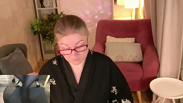 Snapshot of Alexandra_Kind chatting on May 17, 9:00 pm Alexandra Kind online show from May 17, 9:00 pm