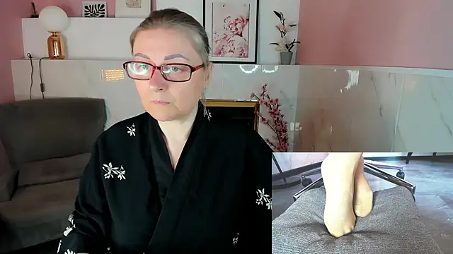Snapshot of Alexandra_Kind chatting on May 19, 1:50 pm Alexandra Kind online show from May 19, 1:50 pm