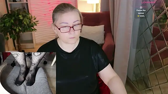 Snapshot of Alexandra_Kind chatting on May 26, 1:40 pm Alexandra Kind online show from May 26, 1:40 pm