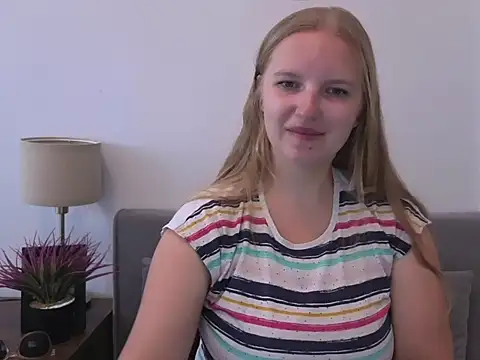 Snapshot of RoseTeacherX chatting on July 9, 7:23 am RoseTeacherX online show from July 9, 7:23 am