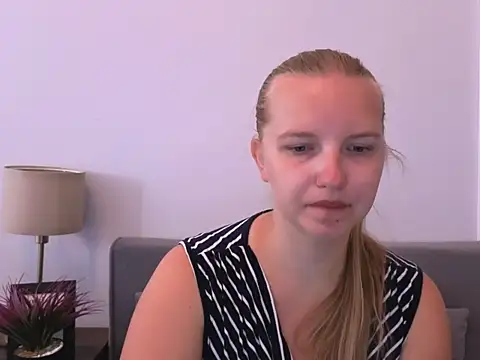Snapshot of RoseTeacherX chatting on July 21, 7:43 am RoseTeacherX online show from July 21, 7:43 am