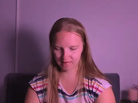 Snapshot of RoseTeacherX chatting on July 29, 6:44 am RoseTeacherX online show from July 29, 6:44 am