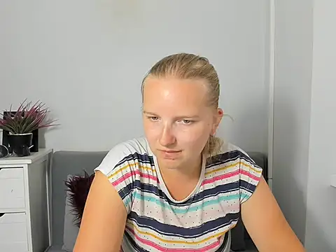 Snapshot of RoseTeacherX chatting on July 30, 5:12 pm RoseTeacherX online show from July 30, 5:12 pm
