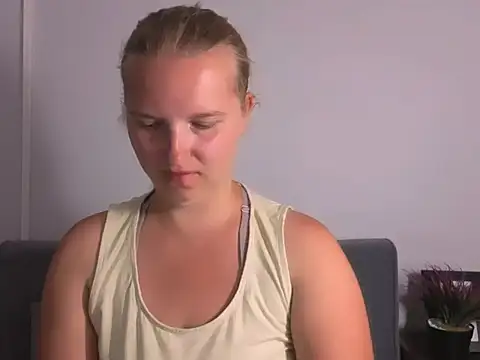 Snapshot of RoseTeacherX chatting on July 31, 5:12 pm RoseTeacherX online show from July 31, 5:12 pm