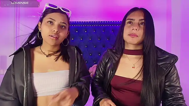 Serena and zoe online show from April 21, 7:39 pm