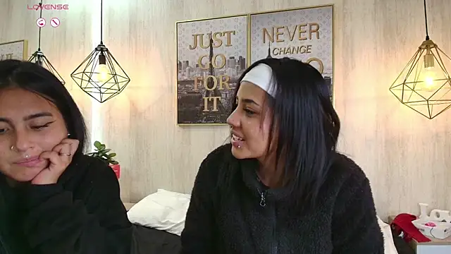 Serena and zoe online show from April 29, 12:48 am