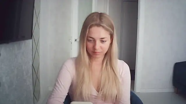 Snapshot of ElectricSky_ chatting on April 15, 5:25 am ElectricSky online show from April 15, 5:25 am