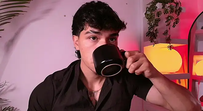 andyypalmer  online show from April 17, 5:21 am