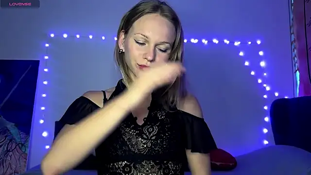 EllisQuinn online show from May 9, 3:56 am