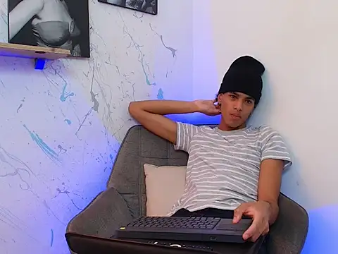 Gabriiel maddox online show from April 15, 7:58 pm