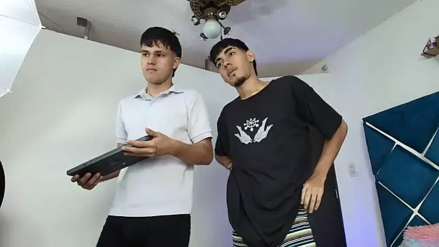 EdwinBoys online show from May 19, 1:06 pm