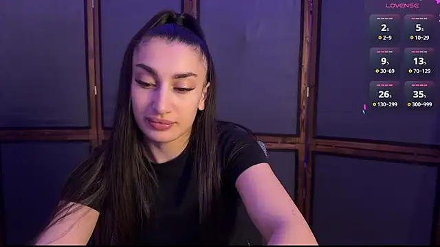MyNaomi online show from June 25, 9:30 pm