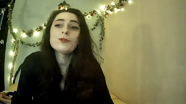 Snapshot of missclochette chatting on April 21, 12:00 pm missclochette online show from April 21, 12:00 pm