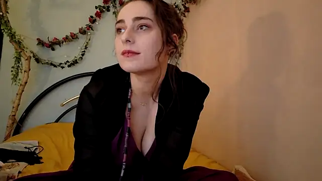 Snapshot of missclochette chatting on April 24, 12:18 pm missclochette online show from April 24, 12:18 pm