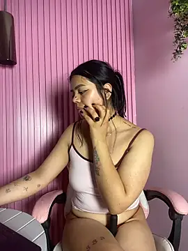 Snapshot of DammCherry chatting on April 15, 7:58 pm DammCherry online show from April 15, 7:58 pm