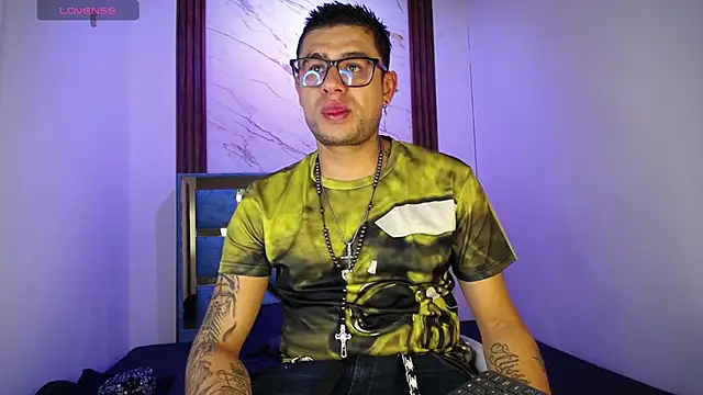 Nickk 21  online show from May 14, 1:29 pm