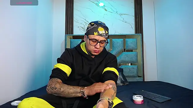 Nickk 21  online show from May 16, 1:10 pm