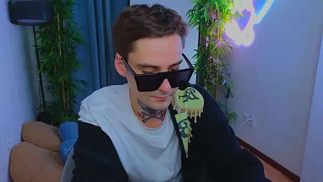 dri11fi11 online show from April 15, 10:10 pm