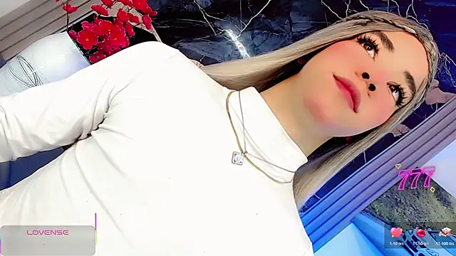 Snapshot of moon_sweet- chatting on June 27, 3:22 am moon sweet- online show from June 27, 3:22 am