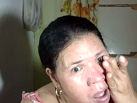 HottyCurlyPeanut online show from May 7, 4:18 am