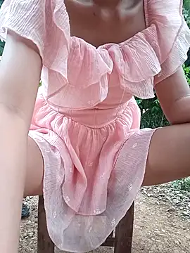 Snapshot of Elena_Mia chatting on June 6, 10:47 pm Elena Mia online show from June 6, 10:47 pm