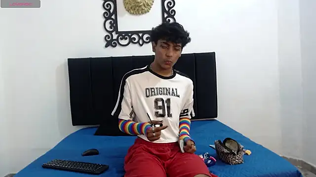 Snapshot of SinBoy_ chatting on April 28, 12:43 pm SinBoy online show from April 28, 12:43 pm