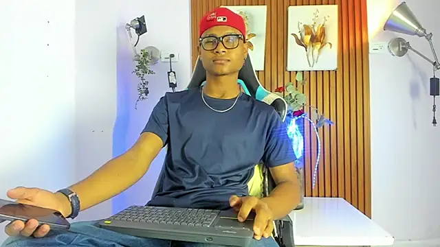 Snapshot of Creyt chatting on April 16, 5:58 pm Creyt online show from April 16, 5:58 pm